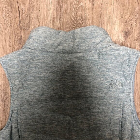 The Northface Women's Size Large Puffer Vest Full Zip Light Blue Outerwe… - Picture 4 of 7